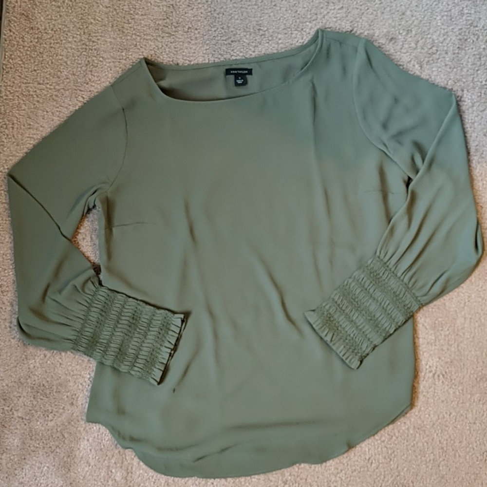 Ann Taylor size small dark olive top